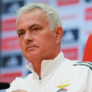 C7游戏平台-穆里尼奥领军：热刺逆转战胜对手终结连败(穆里尼奥热刺不是为冠军而战 本赛季先别抱希望)