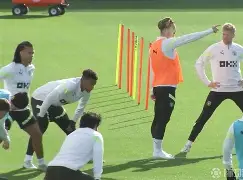 豪门球队备战欧冠关键比赛，全力冲刺冠军(豪门球队备战欧冠关键比赛,全力冲刺冠军是谁)