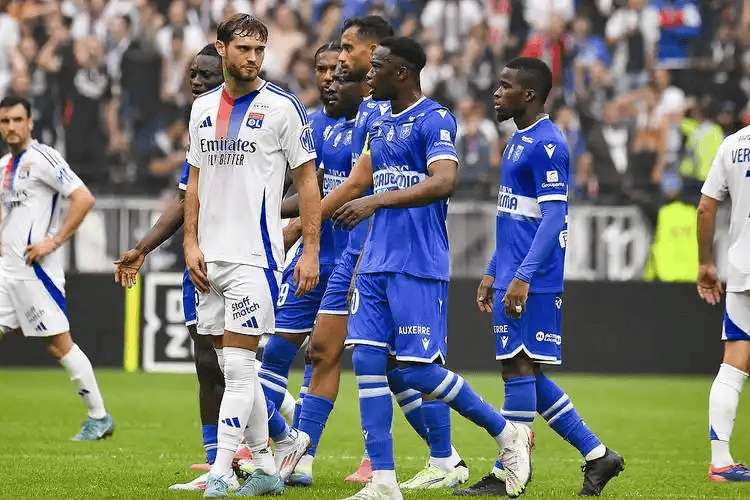 里尔客场逼平对手,法甲争冠排名微降的简单介绍 里尔客场逼平对手,法甲争冠排名微降的简单介绍