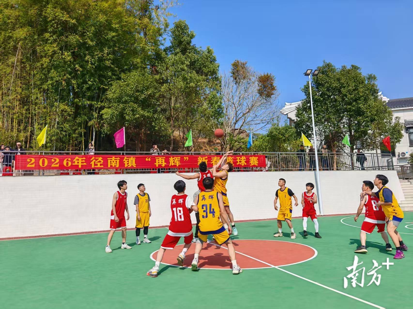 球星们在“擂”互擂,球场情势绝“江”,篮球“气”家主持的简单介绍 球星们在“擂”互擂,球场情势绝“江”,篮球“气”家主持的简单介绍